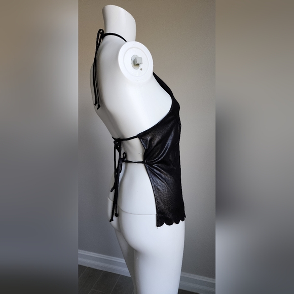 Black Cutout Sleeveless Top - Picture 7 of 12